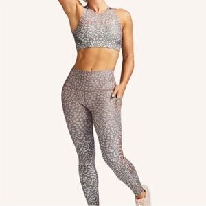 Peloton Workout Set - Sports Bra & Leggings Size M